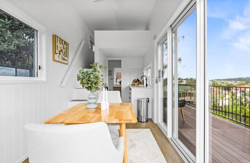 Bridgeman Downs Apartment | Cute 1-Bed Tiny House with Garden in Nature