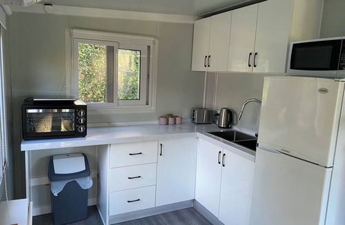 Gold Coast City Cabin | Cute cabin on 1.5 acres in Mt Nathan, just 15 mins to movie world & wet n wild