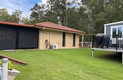 Gold Coast City Cabin | Cute cabin on 1.5 acres in Mt Nathan, just 15 mins to movie world & wet n wild