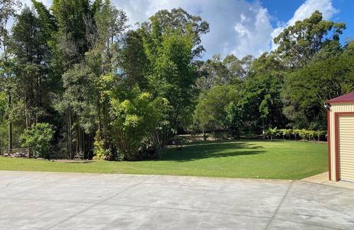 Gold Coast City Cabin | Cute cabin on 1.5 acres in Mt Nathan, just 15 mins to movie world & wet n wild