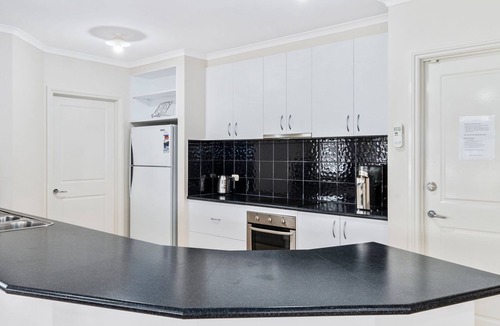 Bundalong House | D3 Ski Ranch. 5-bedroom waterfront home and private jetty.