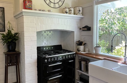 Katoomba House | Darley Rose, A Mountain Escape, just a short walk to The Three Sisters