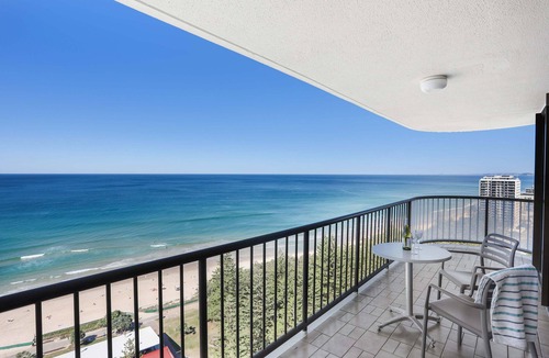 Main Beach Apartment | De Ville Apartments