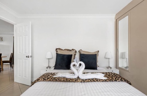 Dean Park Apartment | Dean Park 2-Bed Unit