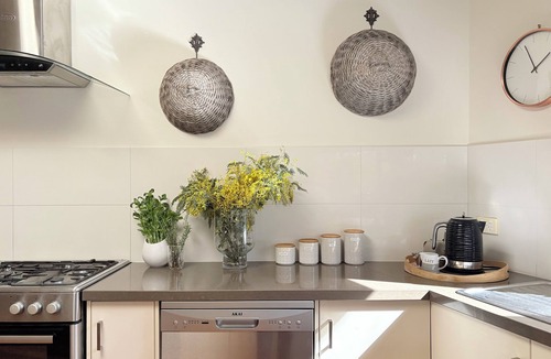 Hepburn House | Deckhaus Hepburn - Spacious Bush Retreat Just Minutes from Daylesford