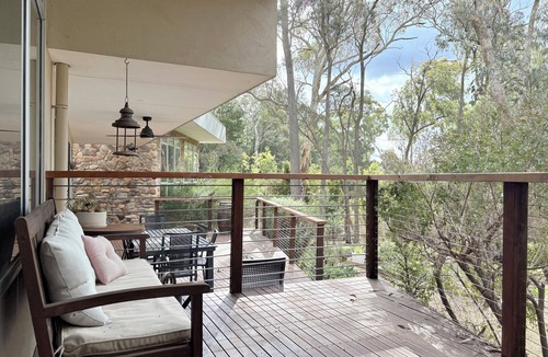Hepburn House | Deckhaus Hepburn - Spacious Bush Retreat Just Minutes from Daylesford