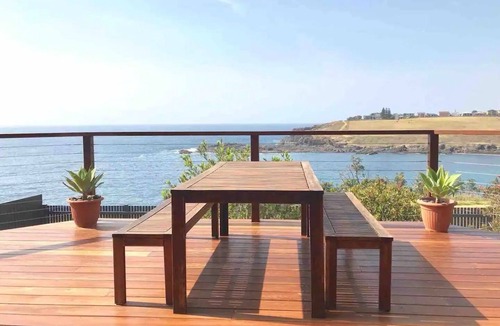 Kiama House | Delightful Waterfront Home
