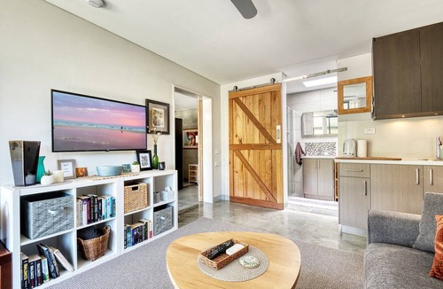 Venus Bay Cottage | Deluxe Beachside Cottage with Access to Venus Bay's Sandy Beaches in Victoria, Australia