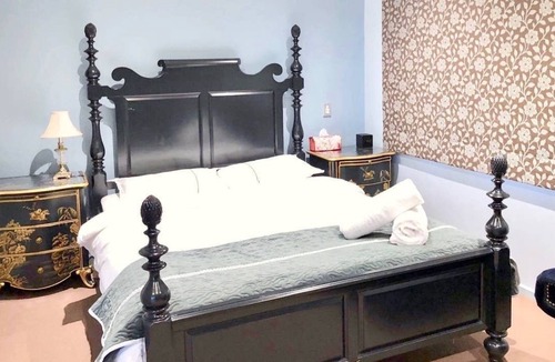 Park Orchards House | Deluxe Villa with Garden Kitchen Bathroom Wi-Fi TV