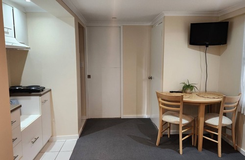 Wavell Heights Apartment | Denman! Small Self-Contained Studio in Wavell Heights
