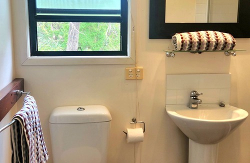 Wavell Heights Apartment | Denman! Small Self-Contained Studio in Wavell Heights