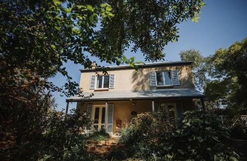 Upper Wakefield Bed & Breakfast | Dennis Cottage Clare Valley