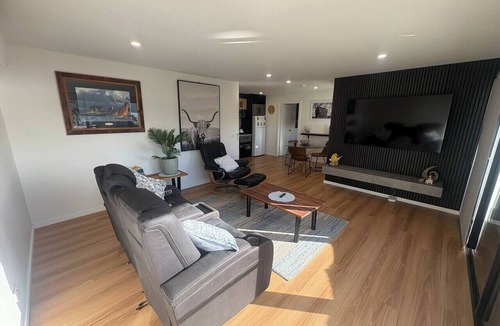 Austins Ferry House | Derwent Waters Hideway