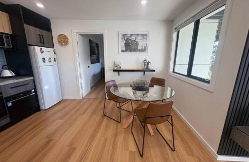 Austins Ferry House | Derwent Waters Hideway