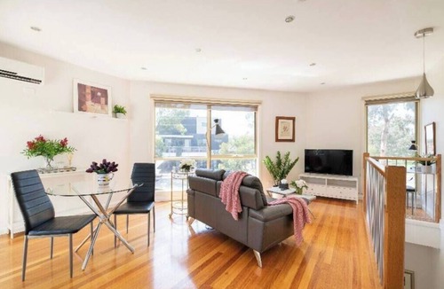 Glenroy Apartment | Design/bright/cosy townhouse between airport &city