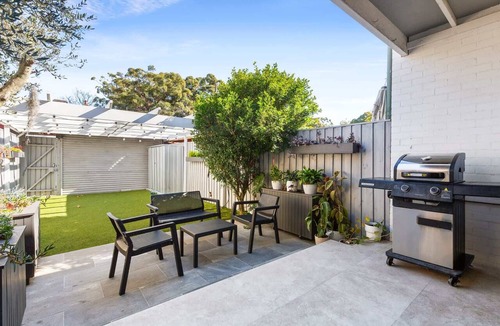 Redfern House | Designer 2BR Terrace | BBQ Garden near Moore Park