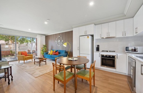 Bassendean Apartment | Designer Stay with Courtyard Bassendean near Swan Valley