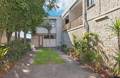 Tugun House | Diamond Place 4 - Absolute Beachfront Tugun - Min. 3 Night Stays!