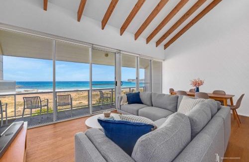 Malua Bay Apartment | Direct Beachfront Townhouse