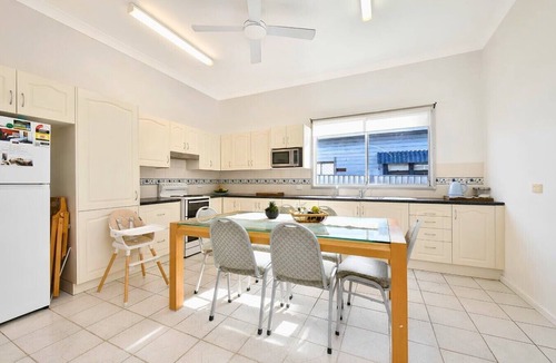 Cessnock House | Discover Cessnock Vineyard Delights - Book Direct