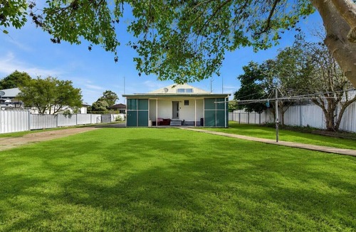 Cessnock House | Discover Cessnock Vineyard Delights - Book Direct