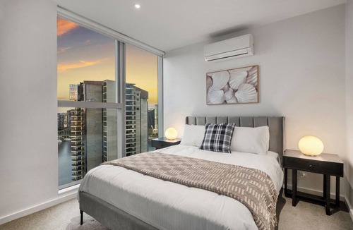 Docklands Apartment | Docklands 2BR Apartment w/180° Harbour Views | Pool, Gym & Parking