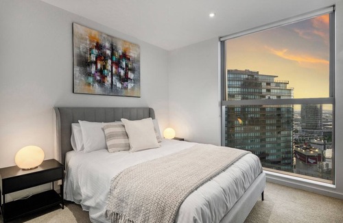 Docklands Apartment | Docklands 2BR Apartment w/180° Harbour Views | Pool, Gym & Parking