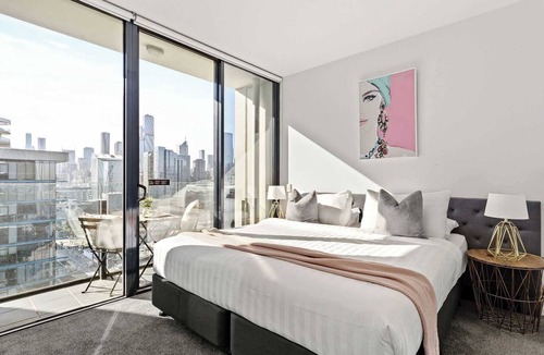 Docklands Apartment | Docklands Harbour View 3BR with Free Parking