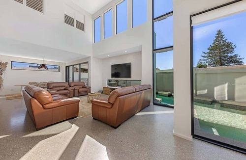 Buddina House | Dog Friendly Beachside Luxury Stay - Heated Pool