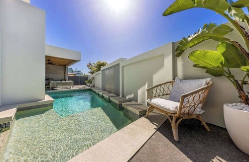Buddina House | Dog Friendly Beachside Luxury Stay - Heated Pool