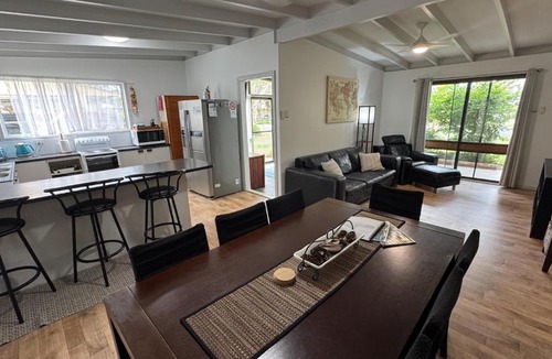 Rainbow Beach House | Dog-Friendly Beach House on a Quiet Family Street