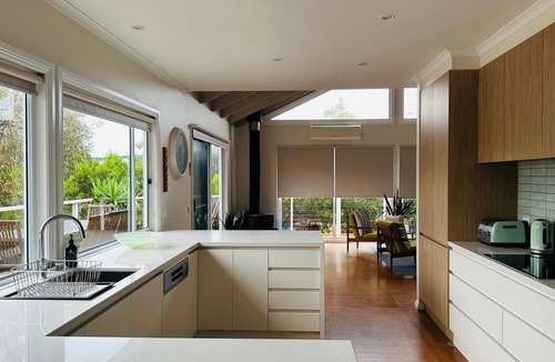 Smiths Beach House | Dolphin Beach House the perfect getaway and MOTO GP accommodtion.