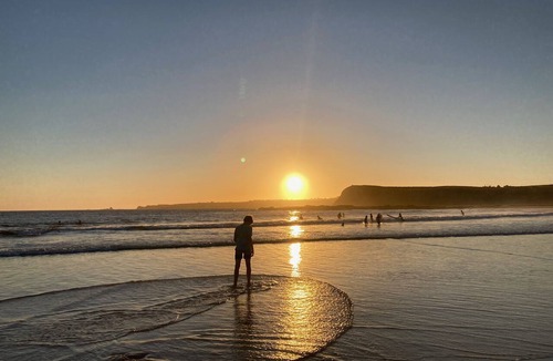 Smiths Beach House | Dolphin Delight - beach, fire, dog friendly, deck, linen and towels provided.