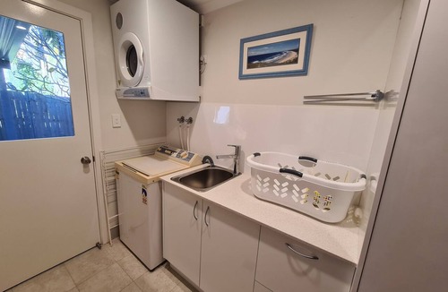Woolgoolga House | Dolphin's Moon on Pollack