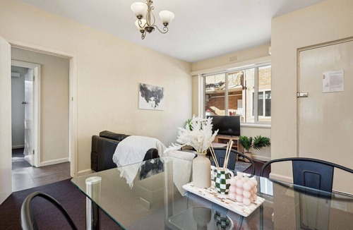 Balaclava Apartment | Domi Rentals - The Carlisle Street Apartments