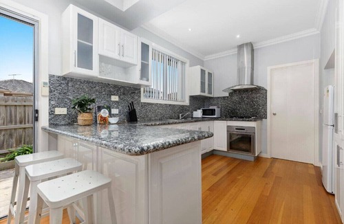 Clayton House | Domi Rentals - The Lona Townhouse