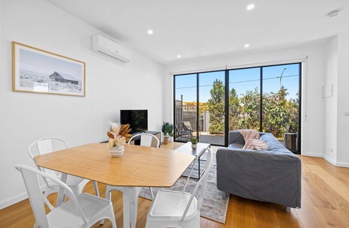 Moorabbin Villa | Domi Rentals - The Moorabbin Townhouse