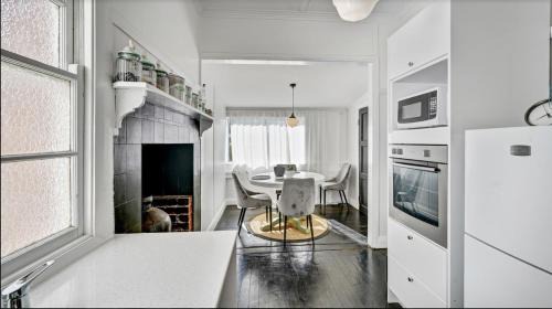 Tenterfield House | "Donnelly House"