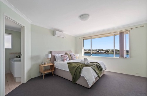 Wannanup House | Double storey/ four bedroom/ Pet -Family Friendly/ Waterfront Views