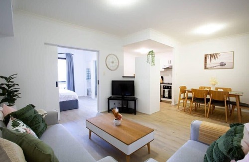 Northbridge Apartment | Downtown Apt by RAC Arena w/Pool & WiFi
