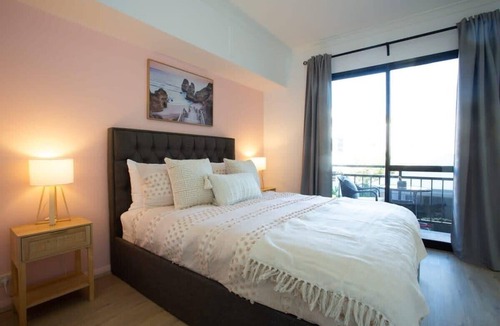 Northbridge Apartment | Downtown Apt by RAC Arena w/Pool & WiFi