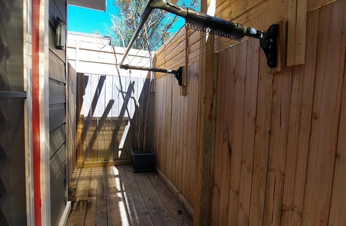 Mullumbimby Apartment | Downtown Mullumbimby CBD Studio/Office/Cabin (Self-contained)
