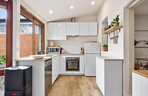 South Melbourne House | Draper Garden Cottage with Parking