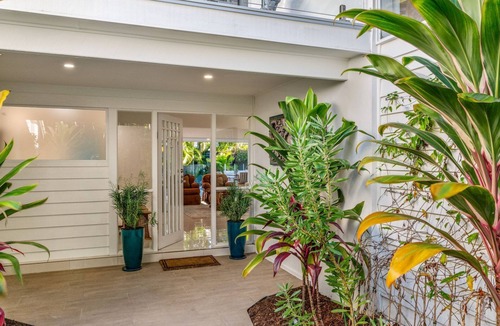 Noosa Heads House | Driftaway Noosa - Walk to beach & Hastings St