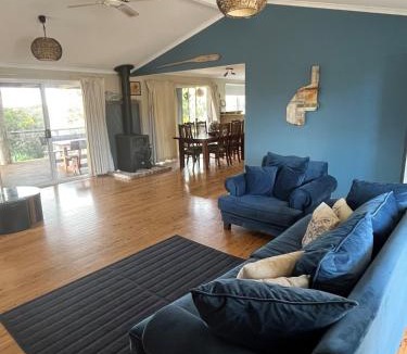 Warrenben House | Driftaway - WIFI, Netflix, pet friendly, comfort