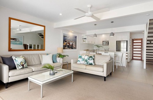 Noosaville Apartment | Driftwood 2 - Riverfront with Jetty