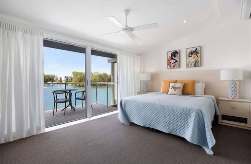 Noosaville Apartment | Driftwood 6 - Private Beach Stay