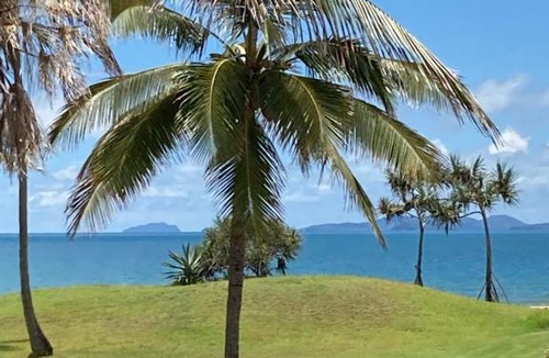 Yeppoon Apartment | Driftwood on the Beach
