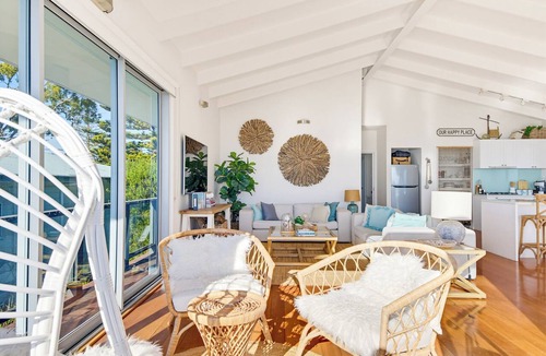 Tuross Head House | Driftwood, where coastal elegance meets contemporary comfort.