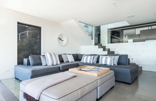 Dromana House | Dromana Relaxation Escape by Ready Set Stay- Positioned on a cliff & WiFi